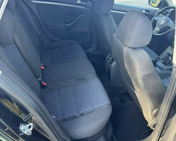 Черный Фольксваген Гольф, объемом двигателя 1.6 л и пробегом 203 тыс. км за 8300 $, фото 23 на Automoto.ua