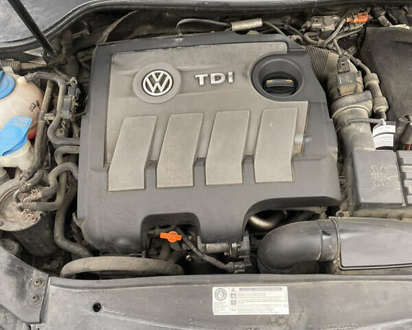 Черный Фольксваген Гольф, объемом двигателя 1.6 л и пробегом 270 тыс. км за 7350 $, фото 12 на Automoto.ua