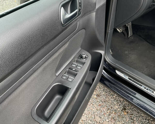 Черный Фольксваген Гольф, объемом двигателя 1.6 л и пробегом 224 тыс. км за 8300 $, фото 21 на Automoto.ua