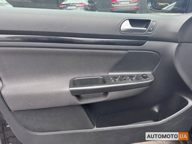 Чорний Фольксваген Гольф, об'ємом двигуна 1.4 л та пробігом 269 тис. км за 8300 $, фото 6 на Automoto.ua