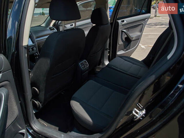 Чорний Фольксваген Гольф, об'ємом двигуна 1.39 л та пробігом 220 тис. км за 7500 $, фото 16 на Automoto.ua