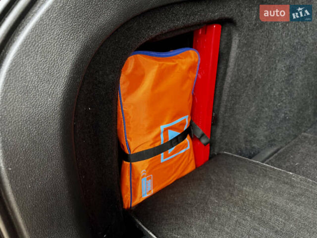 Чорний Фольксваген Гольф, об'ємом двигуна 2 л та пробігом 220 тис. км за 9699 $, фото 66 на Automoto.ua