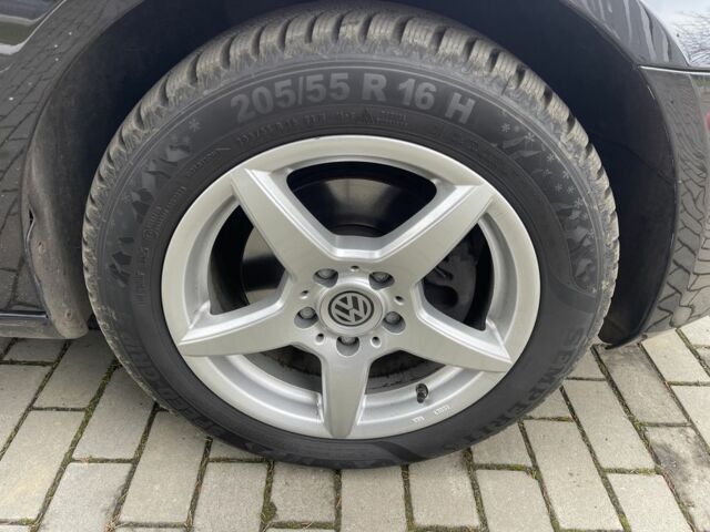 Черный Фольксваген Гольф, объемом двигателя 1.4 л и пробегом 208 тыс. км за 7000 $, фото 12 на Automoto.ua