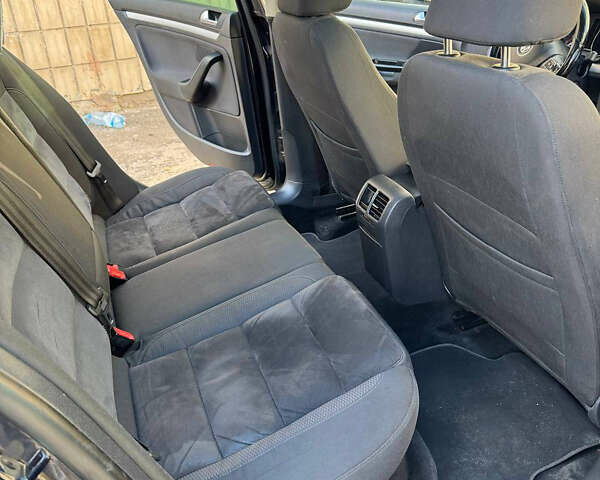 Черный Фольксваген Гольф, объемом двигателя 1.6 л и пробегом 240 тыс. км за 8300 $, фото 8 на Automoto.ua