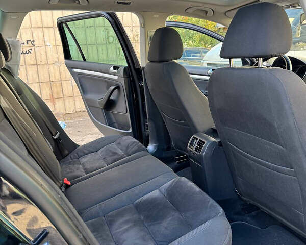 Черный Фольксваген Гольф, объемом двигателя 1.6 л и пробегом 240 тыс. км за 8300 $, фото 7 на Automoto.ua