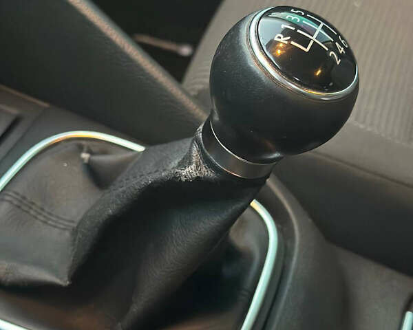 Черный Фольксваген Гольф, объемом двигателя 2 л и пробегом 240 тыс. км за 8600 $, фото 13 на Automoto.ua