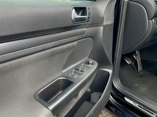 Чорний Фольксваген Гольф, об'ємом двигуна 1.6 л та пробігом 255 тис. км за 8300 $, фото 10 на Automoto.ua