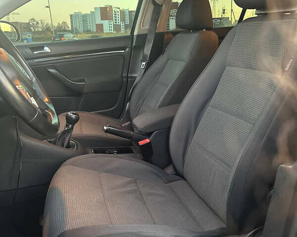 Черный Фольксваген Гольф, объемом двигателя 2 л и пробегом 240 тыс. км за 8600 $, фото 26 на Automoto.ua