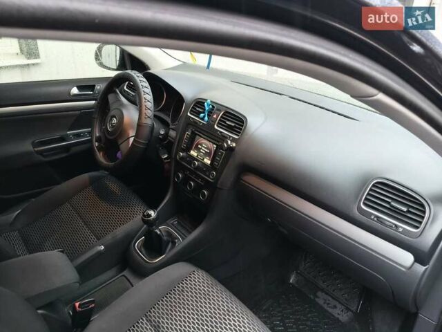 Черный Фольксваген Гольф, объемом двигателя 1.6 л и пробегом 276 тыс. км за 8200 $, фото 5 на Automoto.ua