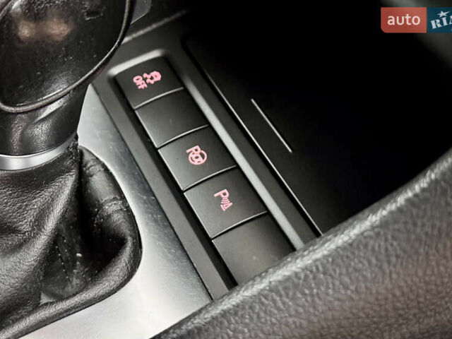 Чорний Фольксваген Гольф, об'ємом двигуна 2 л та пробігом 220 тис. км за 9699 $, фото 46 на Automoto.ua