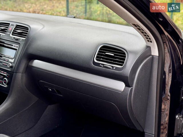 Чорний Фольксваген Гольф, об'ємом двигуна 2 л та пробігом 220 тис. км за 9699 $, фото 40 на Automoto.ua