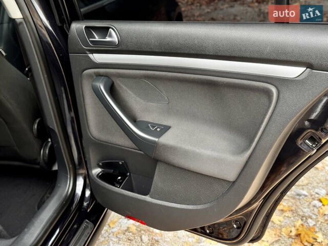 Чорний Фольксваген Гольф, об'ємом двигуна 2 л та пробігом 220 тис. км за 9699 $, фото 55 на Automoto.ua