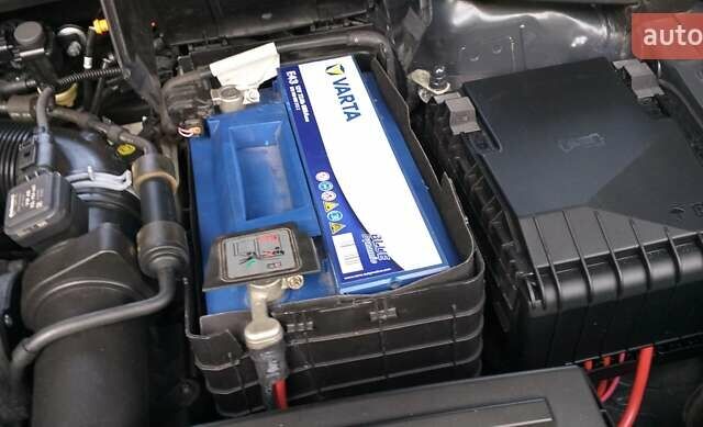 Черный Фольксваген Гольф, объемом двигателя 1.6 л и пробегом 208 тыс. км за 8100 $, фото 28 на Automoto.ua