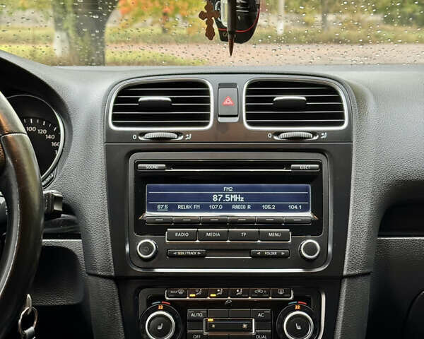 Черный Фольксваген Гольф, объемом двигателя 1.39 л и пробегом 220 тыс. км за 8600 $, фото 9 на Automoto.ua