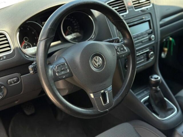 Черный Фольксваген Гольф, объемом двигателя 1.4 л и пробегом 244 тыс. км за 8400 $, фото 5 на Automoto.ua