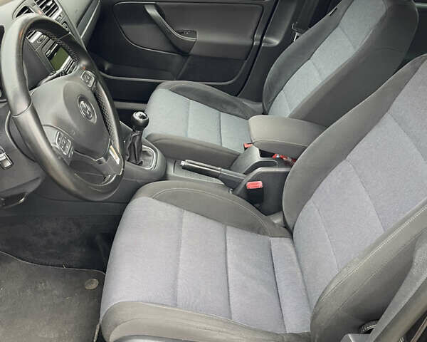 Черный Фольксваген Гольф, объемом двигателя 1.6 л и пробегом 224 тыс. км за 8300 $, фото 20 на Automoto.ua