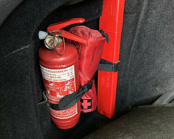 Фольксваген Гольф 2011 в Виннице на Automoto.ua Черный Фольксваген Гольф, объемом двигателя 1.97 л и пробегом 238 тыс. км за 9400 $, фото 30 на Automoto.ua