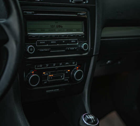 Чорний Фольксваген Гольф, об'ємом двигуна 1.6 л та пробігом 284 тис. км за 7500 $, фото 19 на Automoto.ua