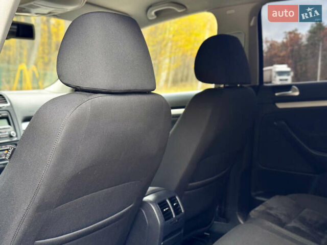 Чорний Фольксваген Гольф, об'ємом двигуна 2 л та пробігом 220 тис. км за 9699 $, фото 61 на Automoto.ua