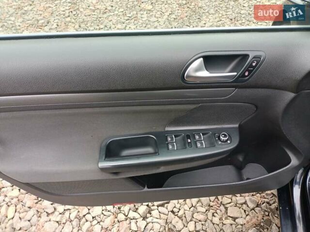 Черный Фольксваген Гольф, объемом двигателя 1.39 л и пробегом 229 тыс. км за 7500 $, фото 7 на Automoto.ua