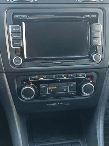 Черный Фольксваген Гольф, объемом двигателя 1.39 л и пробегом 220 тыс. км за 7850 $, фото 17 на Automoto.ua