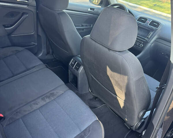 Черный Фольксваген Гольф, объемом двигателя 1.6 л и пробегом 203 тыс. км за 8300 $, фото 24 на Automoto.ua