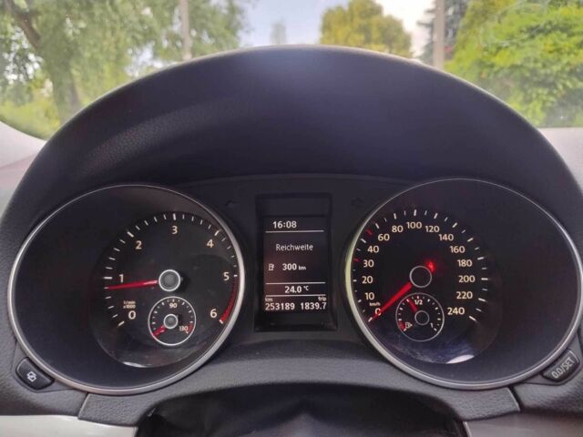 Черный Фольксваген Гольф, объемом двигателя 1.6 л и пробегом 253 тыс. км за 7000 $, фото 5 на Automoto.ua