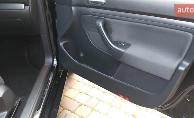 Черный Фольксваген Гольф, объемом двигателя 1.6 л и пробегом 208 тыс. км за 8100 $, фото 23 на Automoto.ua