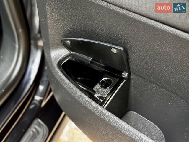 Чорний Фольксваген Гольф, об'ємом двигуна 2 л та пробігом 220 тис. км за 9699 $, фото 56 на Automoto.ua