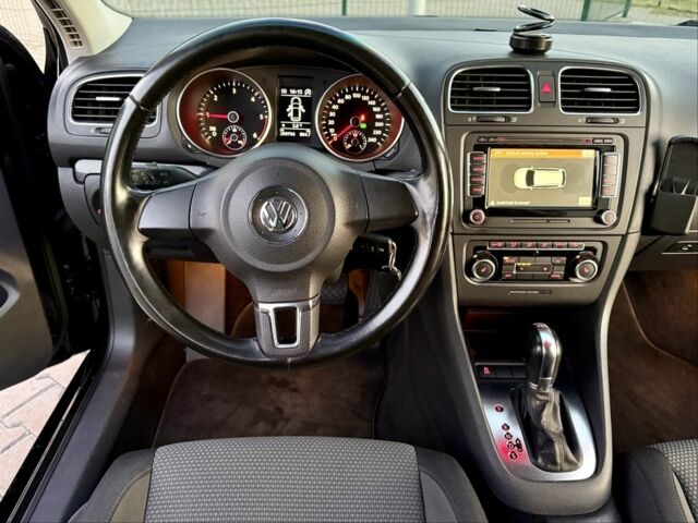 Черный Фольксваген Гольф, объемом двигателя 1.6 л и пробегом 209 тыс. км за 8950 $, фото 12 на Automoto.ua