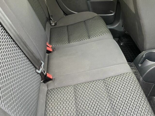 Чорний Фольксваген Гольф, об'ємом двигуна 1.6 л та пробігом 259 тис. км за 8400 $, фото 5 на Automoto.ua