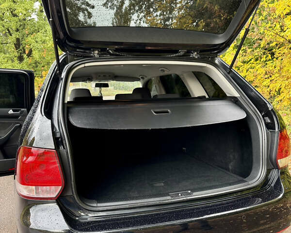 Черный Фольксваген Гольф, объемом двигателя 1.39 л и пробегом 220 тыс. км за 8600 $, фото 7 на Automoto.ua