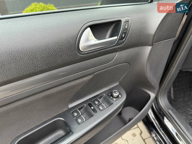 Черный Фольксваген Гольф, объемом двигателя 1.97 л и пробегом 259 тыс. км за 8000 $, фото 22 на Automoto.ua