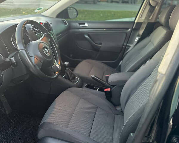 Черный Фольксваген Гольф, объемом двигателя 2 л и пробегом 240 тыс. км за 8600 $, фото 10 на Automoto.ua