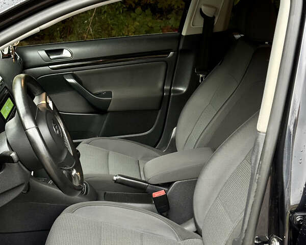 Черный Фольксваген Гольф, объемом двигателя 1.39 л и пробегом 220 тыс. км за 8600 $, фото 15 на Automoto.ua