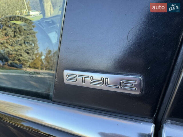 Черный Фольксваген Гольф, объемом двигателя 1.6 л и пробегом 203 тыс. км за 8300 $, фото 8 на Automoto.ua