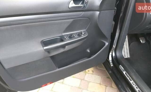 Черный Фольксваген Гольф, объемом двигателя 1.6 л и пробегом 208 тыс. км за 8100 $, фото 11 на Automoto.ua