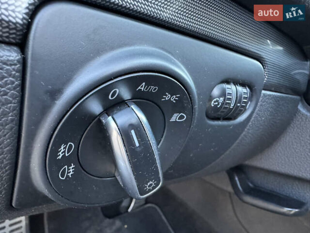 Черный Фольксваген Гольф, объемом двигателя 1.6 л и пробегом 203 тыс. км за 8300 $, фото 15 на Automoto.ua