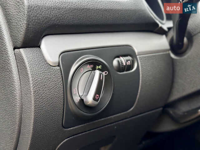 Чорний Фольксваген Гольф, об'ємом двигуна 2 л та пробігом 220 тис. км за 9699 $, фото 34 на Automoto.ua