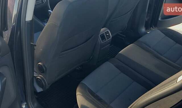 Черный Фольксваген Гольф, объемом двигателя 1.6 л и пробегом 408 тыс. км за 7500 $, фото 5 на Automoto.ua