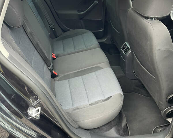 Черный Фольксваген Гольф, объемом двигателя 1.6 л и пробегом 224 тыс. км за 8300 $, фото 26 на Automoto.ua