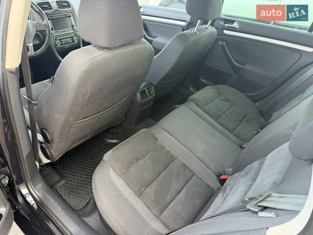 Черный Фольксваген Гольф, объемом двигателя 1.39 л и пробегом 190 тыс. км за 8500 $, фото 17 на Automoto.ua