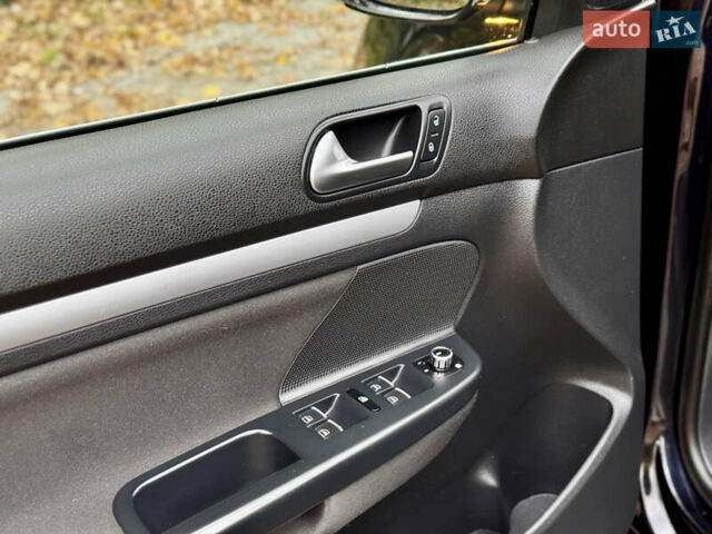 Чорний Фольксваген Гольф, об'ємом двигуна 2 л та пробігом 220 тис. км за 9699 $, фото 31 на Automoto.ua