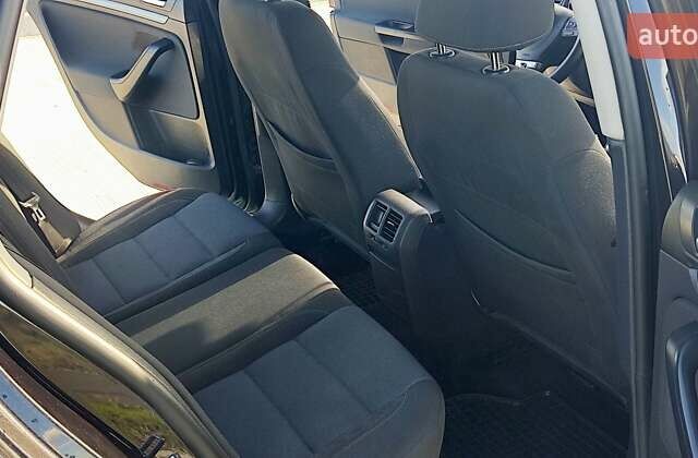 Черный Фольксваген Гольф, объемом двигателя 1.6 л и пробегом 408 тыс. км за 7500 $, фото 4 на Automoto.ua