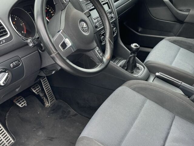 Черный Фольксваген Гольф, объемом двигателя 1.6 л и пробегом 224 тыс. км за 8200 $, фото 8 на Automoto.ua