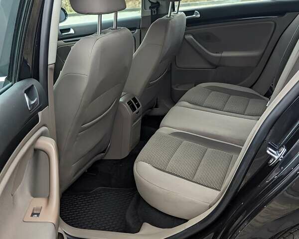 Чорний Фольксваген Гольф, об'ємом двигуна 1.6 л та пробігом 226 тис. км за 8300 $, фото 2 на Automoto.ua