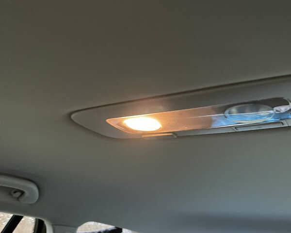 Черный Фольксваген Гольф, объемом двигателя 1.6 л и пробегом 290 тыс. км за 7700 $, фото 132 на Automoto.ua