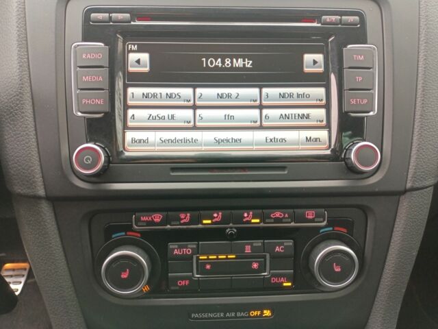 Черный Фольксваген Гольф, объемом двигателя 1.4 л и пробегом 229 тыс. км за 7500 $, фото 8 на Automoto.ua