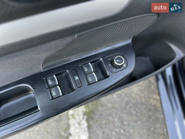 Черный Фольксваген Гольф, объемом двигателя 1.97 л и пробегом 250 тыс. км за 8800 $, фото 22 на Automoto.ua