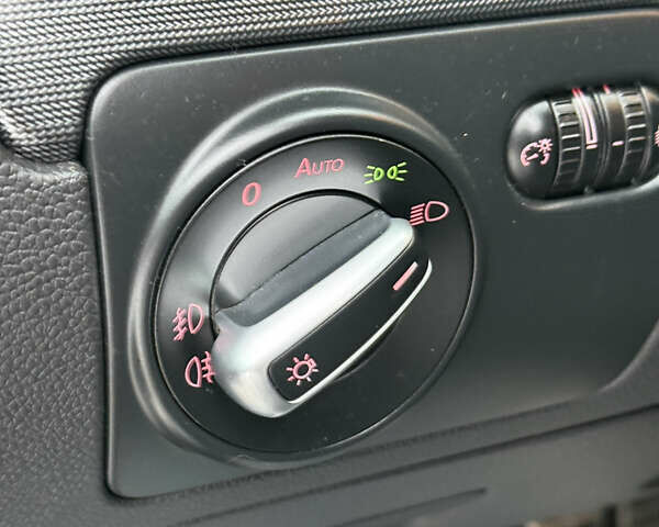 Чорний Фольксваген Гольф, об'ємом двигуна 1.6 л та пробігом 291 тис. км за 8200 $, фото 8 на Automoto.ua